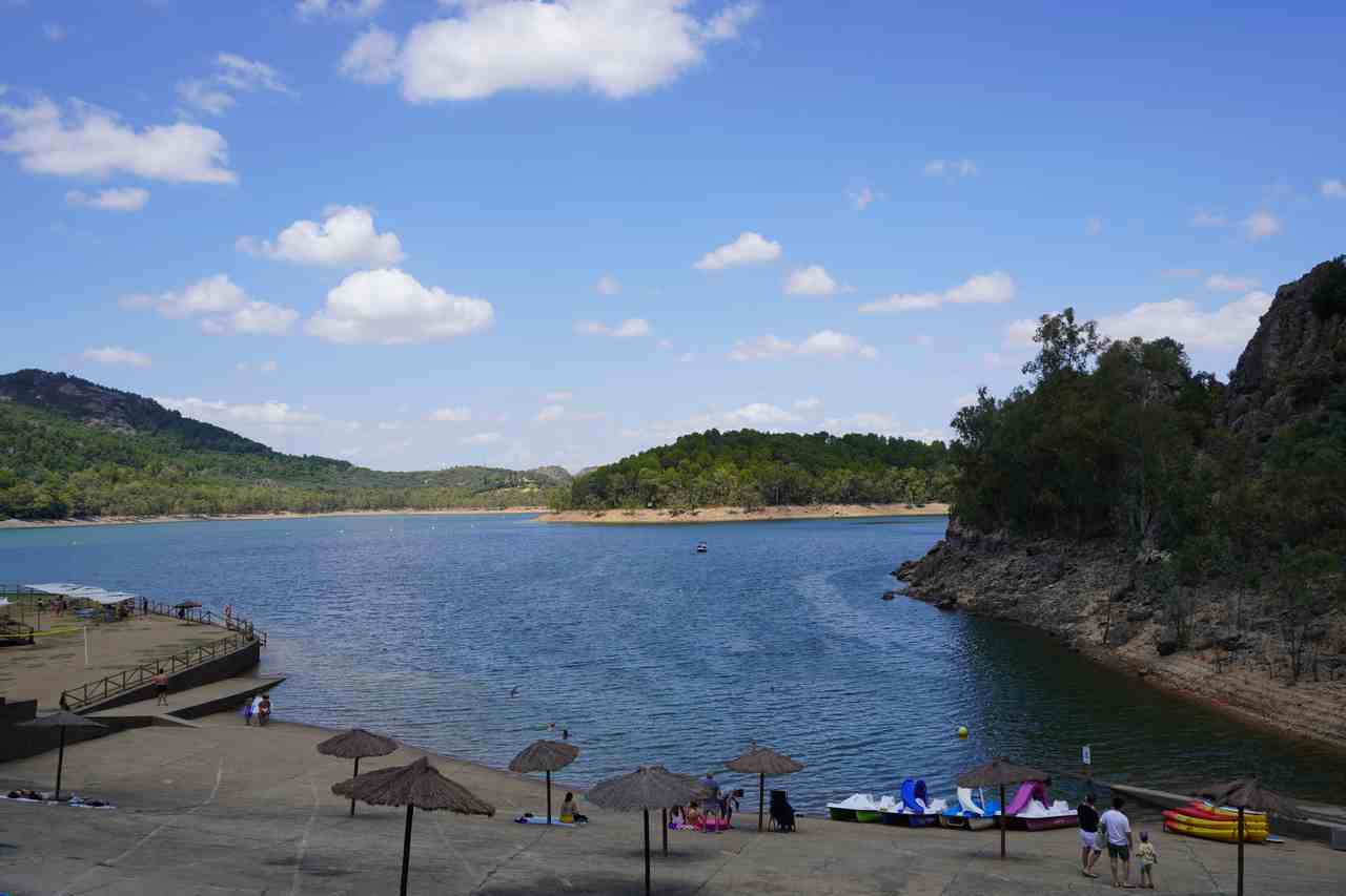 Restaurante Puerto Peña: cocina tradicional con vistas al embalse